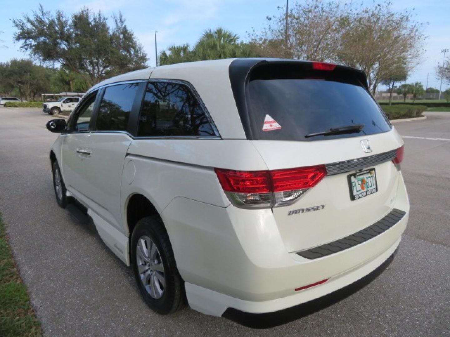 2016 White /Truffle Honda Odyssey (5FNRL5H63GB) , Automatic transmission, located at 4301 Oak Circle #19, Boca Raton, FL, 33431, (954) 561-2499, 26.388861, -80.084038 - You are looking at Gorgeous Pearl White Diamond 2016 Honda Odyssey EX-L VMI Northstar Handicap Wheelchair Conversion Van with 79K Original Miles, In-Floor Power Side Entry Ramp with Kneeling Van Function, Passenger Side 6 Way Transfer Seat, Quick Release Driver's Seat, Hand Controls, Tie Down System - Photo#24